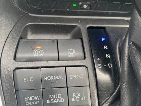 Used 2021 Toyota RAV4 XLE Premium AWD/4WD image 19