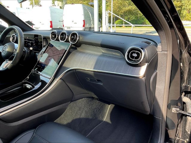 Used 2026 Mercedes-Benz GLC 300 4MATIC image 28