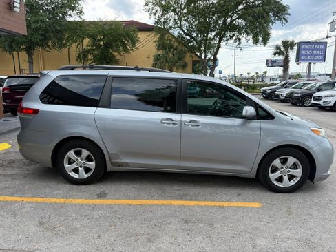 Used 2011 Toyota Sienna LE FWD image 4