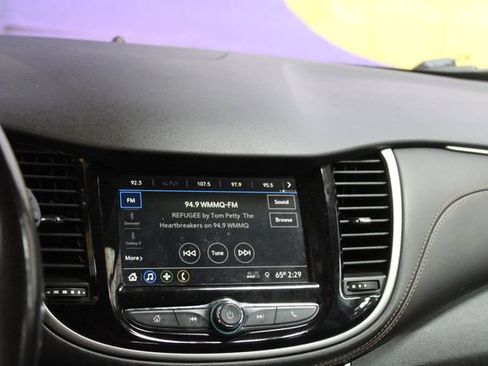 Used 2019 Chevrolet Trax LT w/ LT Convenience Package FWD image 19