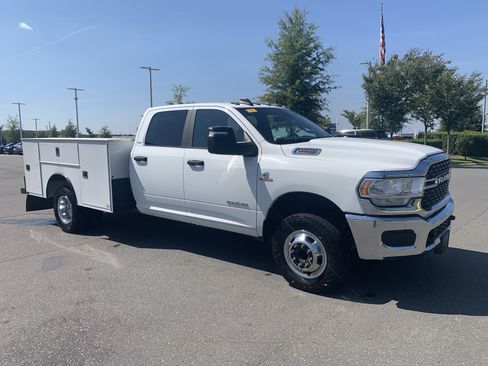 Used 2024 RAM 3500 SLT w/ Quick Order Package 2YG SLT AWD/4WD image 2