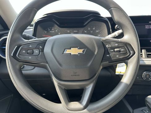 Certified 2024 Chevrolet Trax LS w/ LS Convenience Package FWD image 19