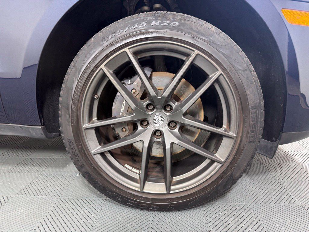 Certified 2023 Porsche Macan Turbo AWD/4WD image 14