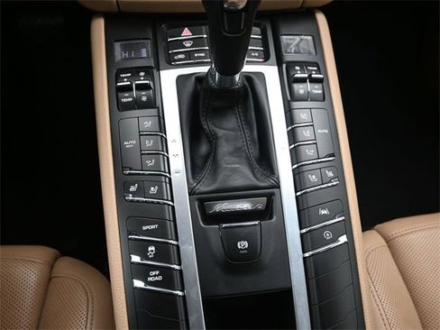 Used 2019 Porsche Macan image 36