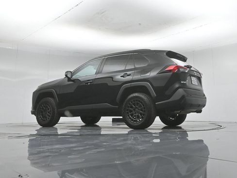 Used 2019 Toyota RAV4 XLE AWD/4WD image 50