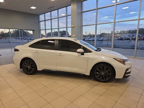 Used 2023 Toyota Corolla SE image 5