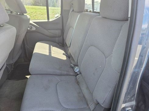 Used 2017 Nissan Frontier SV image 8