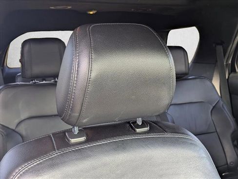 Used 2017 Ford Explorer XLT w/ Equipment Group 202A image 15