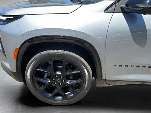 Used 2024 Chevrolet Traverse RS FWD image 37