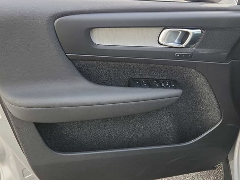 Used 2025 Volvo XC40 B5 Core image 12