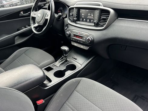 Used 2020 Kia Sorento S image 19