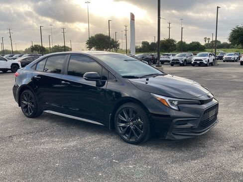 Used 2025 Toyota Corolla SE FWD image 3