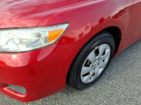 Used 2010 Toyota Camry LE FWD image 9