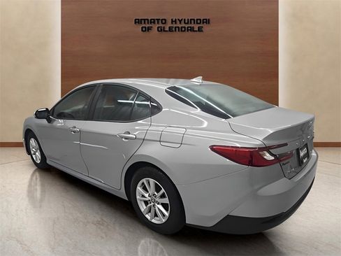 Used 2025 Toyota Camry LE image 4