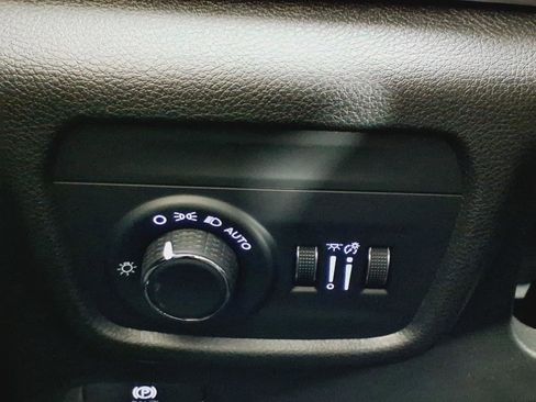 Used 2025 Jeep Grand Cherokee Laredo w/ Luxury Tech Group I image 22