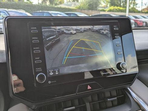 Used 2021 Toyota Venza XLE image 18