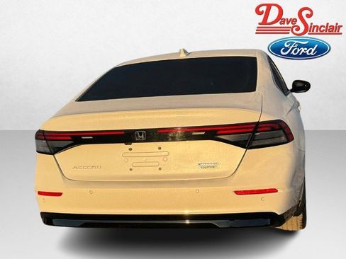 Used 2023 Honda Accord Touring image 8