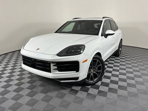 Certified 2025 Porsche Cayenne AWD/4WD image 1