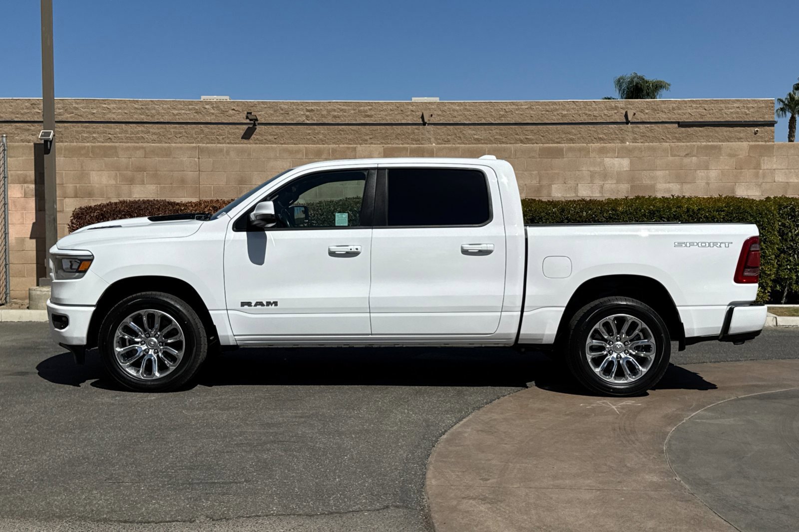 Used 2023 RAM 1500 Laramie AWD/4WD image 7