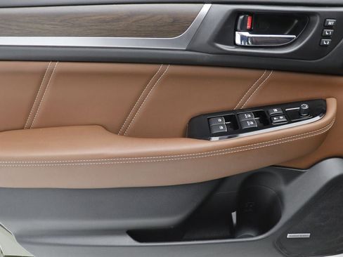 Used 2017 Subaru Outback 2.5i Touring w/ Popular Package #5A image 17