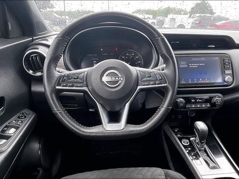Used 2023 Nissan Kicks SR FWD image 8