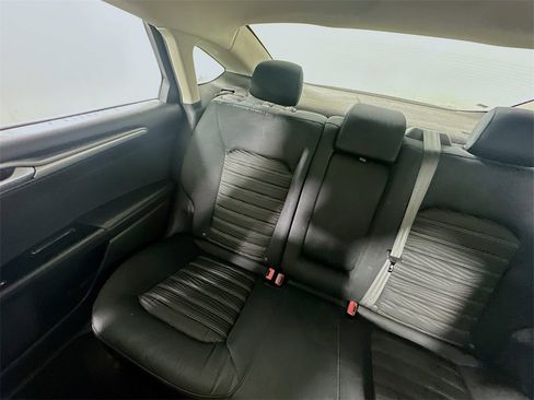 Used 2016 Ford Fusion SE image 12