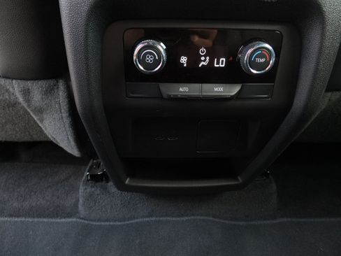Used 2026 Chevrolet Traverse LT FWD image 18