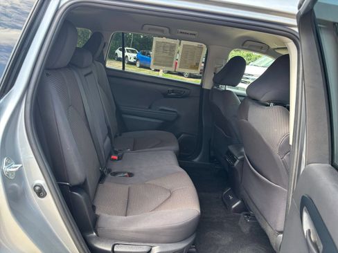 Used 2025 Toyota Highlander LE FWD image 27