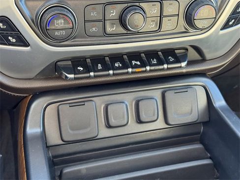 Used 2014 GMC Sierra 1500 SLT w/ SLT Crew Cab Value Package image 17