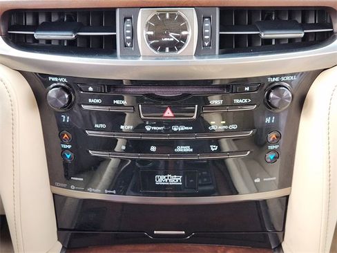 Used 2016 Lexus LX 570 4WD image 17