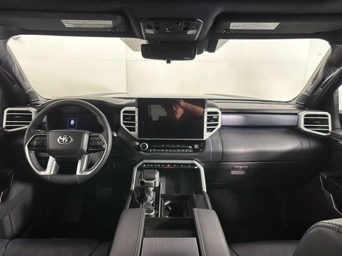 Used 2025 Toyota Sequoia Platinum AWD/4WD image 19