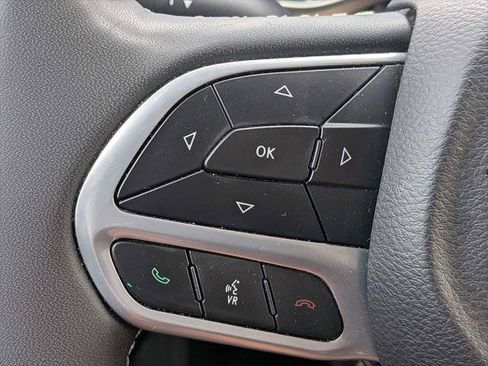Certified 2022 Chrysler Voyager LX FWD image 24