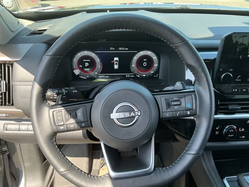 Certified 2025 Nissan Pathfinder Platinum w/ Cargo Package AWD/4WD image 14