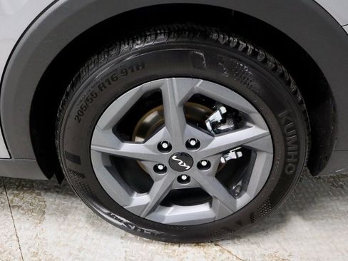 Used 2025 Kia K4 LXS image 18