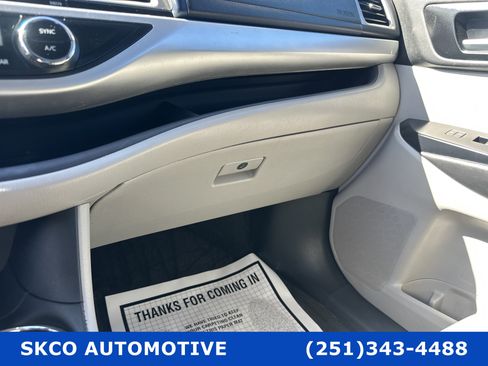 Used 2018 Toyota Highlander XLE image 24