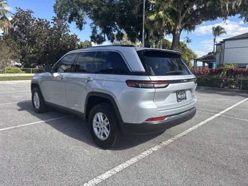 Used 2023 Jeep Grand Cherokee Laredo image 6