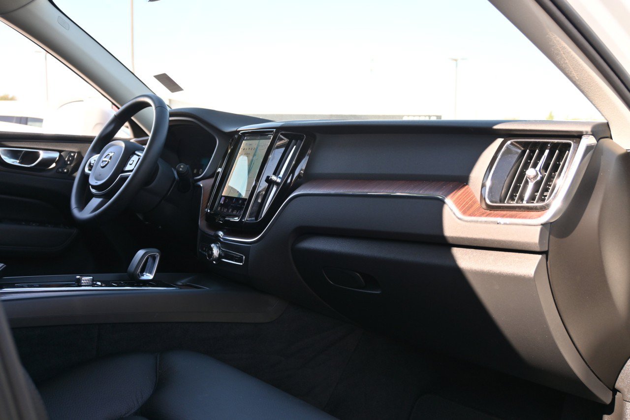 Used 2023 Volvo XC60 T8 Plus AWD/4WD image 25