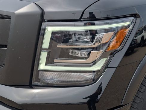 Used 2024 Nissan Titan PRO-4X w/ Pro-4x Convenience Package AWD/4WD image 16
