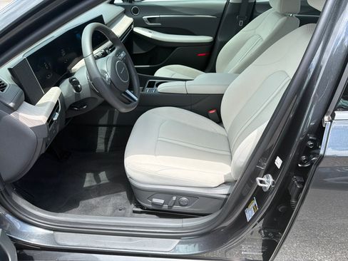 Used 2025 Hyundai Sonata SEL FWD image 3