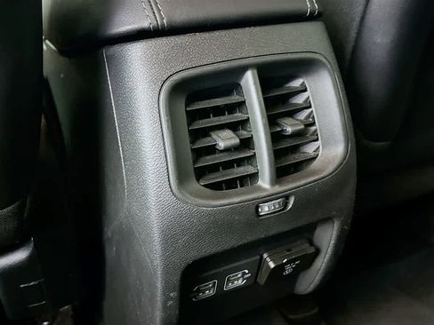 Used 2023 Jeep Cherokee Altitude Lux image 13