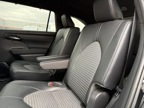 Used 2021 Toyota Highlander XSE image 29