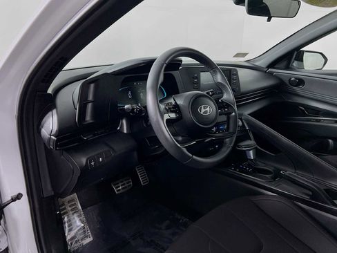 Certified 2025 Hyundai Elantra Sport image 9