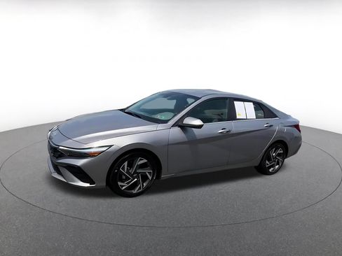 Used 2025 Hyundai Elantra SEL FWD image 7