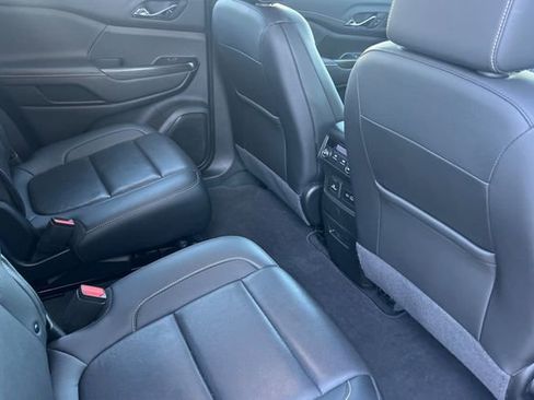 Used 2023 GMC Acadia SLT image 19