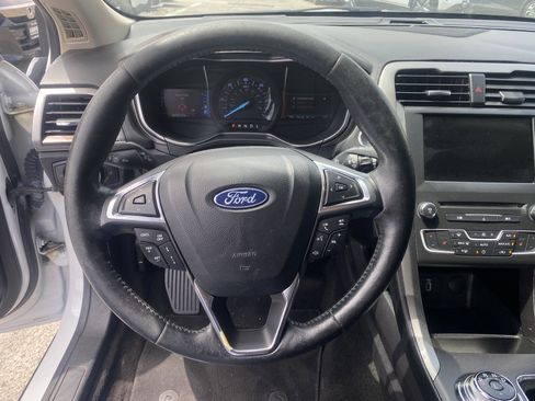 Used 2018 Ford Fusion SE w/ Equipment Group 602A FWD image 14