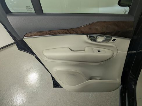 Used 2016 Volvo XC90 T6 Momentum w/ Momentum Plus Package image 21