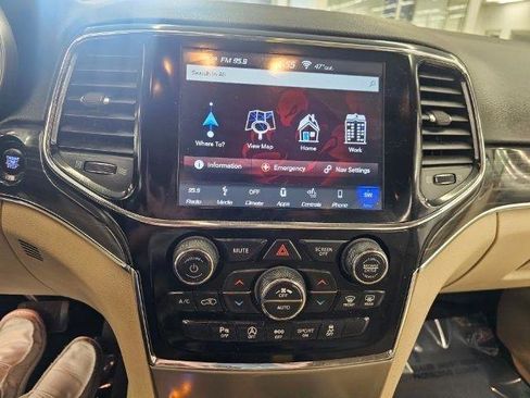 Used 2019 Jeep Grand Cherokee Limited AWD/4WD image 16
