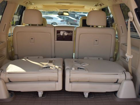 Used 2013 Lexus LX 570 4WD w/ Luxury Pkg image 6