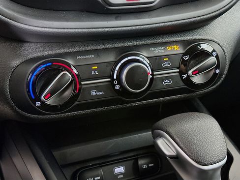 Used 2025 Kia Soul LX w/ LX Technology Package image 23