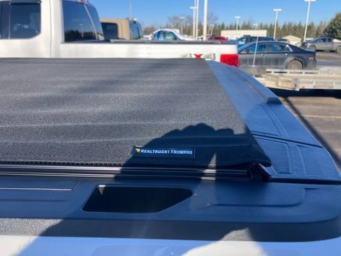 Used 2024 GMC Sierra 1500 SLT image 2